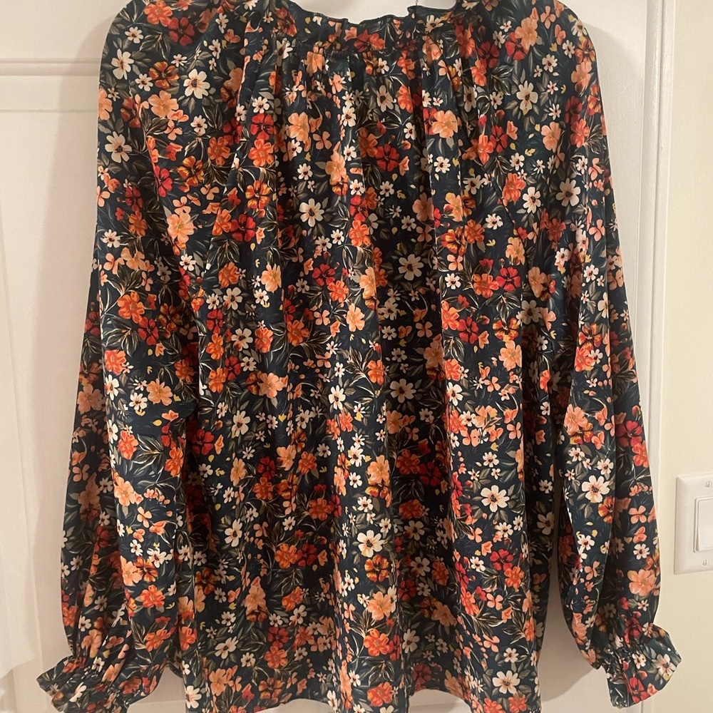 Floral Top - Picture 7 of 7